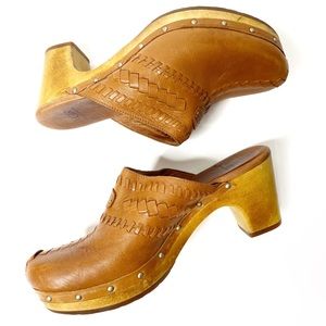 UGG Brown Leather Wood Grommet Clogs Size 7